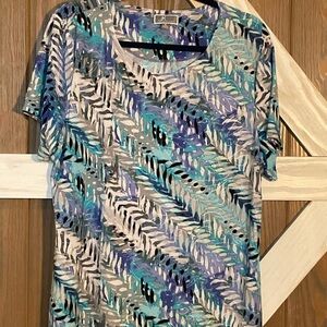 JM Collection top in pretty shades of blue. P2P 23.5” length 27.5”, SIZE XL